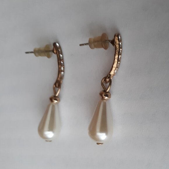 Vintage Pearl Tear Drop Crystal Cluster Pierced Earrings - Picture 2 of 3